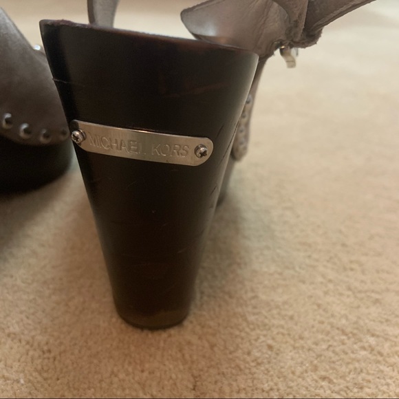 Michael Kors Signature Tan Suede and silver accent 6.5 Wedge heels - Picture 11 of 16